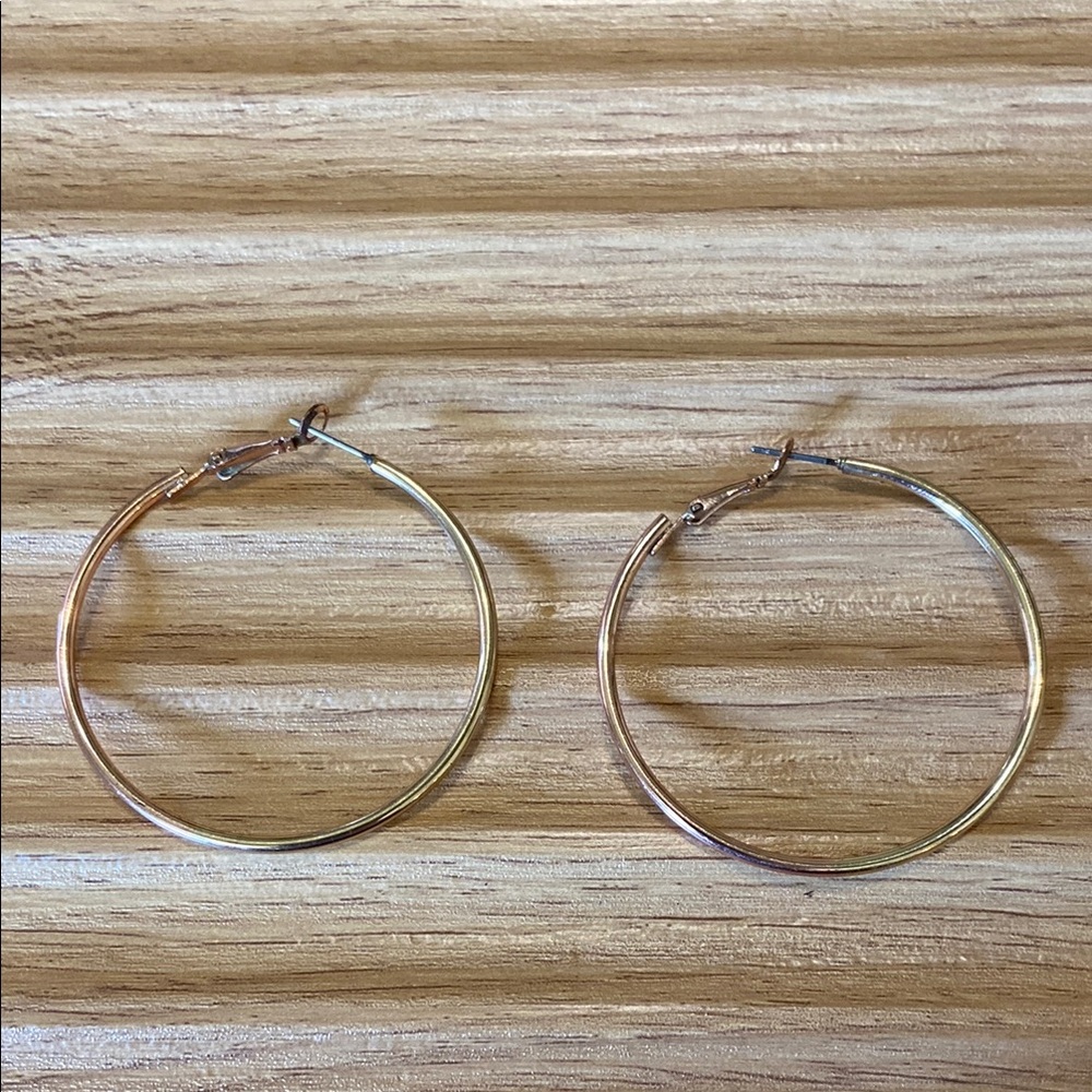 💙2/$5 Gold Hoop Earrings
